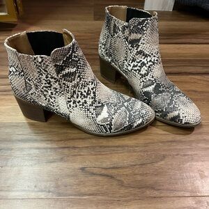 Snake skin pattern booties, size 10, maurices brand